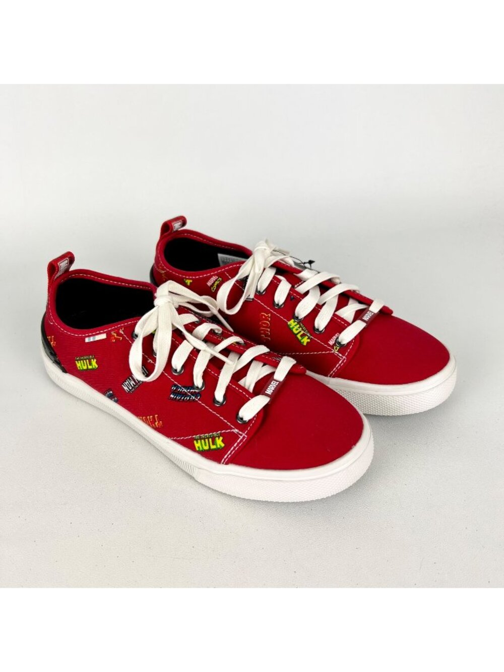 Toms X Marvel Travel Lite Womens Low AOP Marvel Logos Sneakers Red size 6
